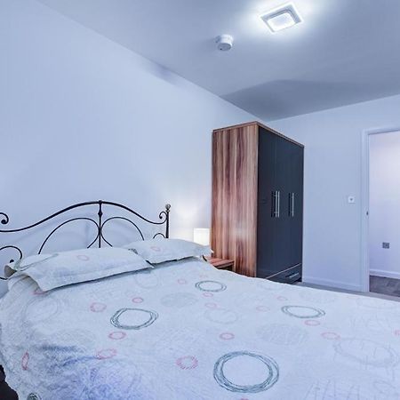 ロンドンLuxury 2 Bed Flat In A New Block In East Actonアパートメント エクステリア 写真