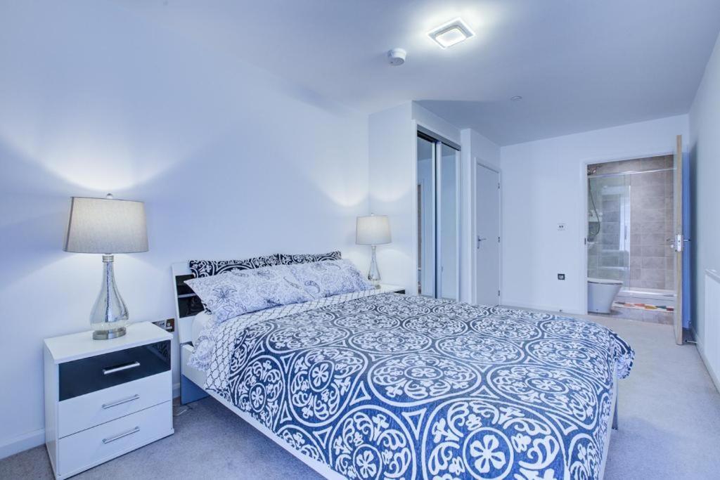 ロンドンLuxury 2 Bed Flat In A New Block In East Actonアパートメント エクステリア 写真