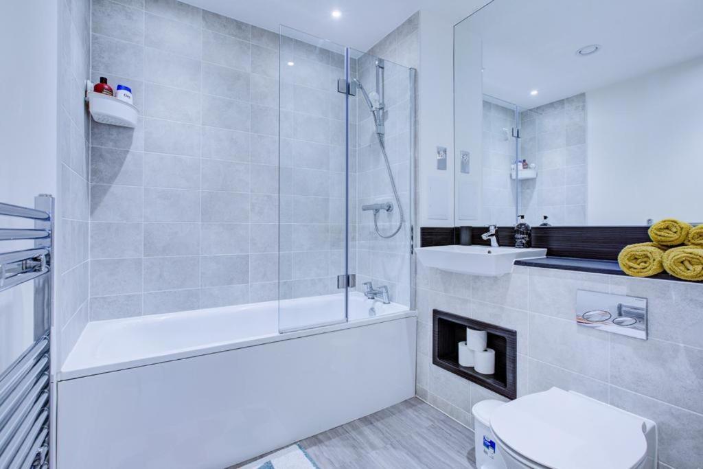 ロンドンLuxury 2 Bed Flat In A New Block In East Actonアパートメント エクステリア 写真
